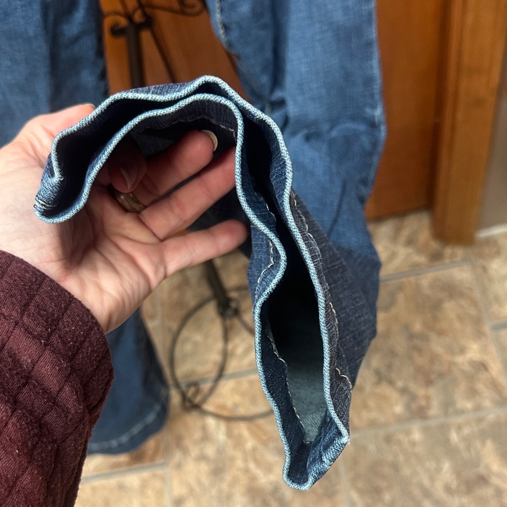 Wrangler Straight Leg Jeans in Classic Blue - Picture 9 of 9